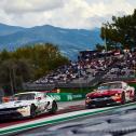 Die beiden Ford Mustang GT3 lieferten sich über das Rennen zahlreiche Zweikämpfe