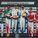 Das Podium: Salman Owega, Finn Wiebelhaus, Denis Bulatov, Nico Hantke, Max Reis und Niklas Kalus (v.l.)