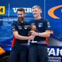 Clement Fay und Fabio Scherer (l-r) gewannen die „Pit Stop Tyre Change Challenge“