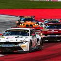 Die Tabellenführer Salman Owega und Finn Wiebelhaus im weißen Ford Mustang GT3