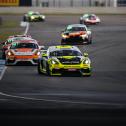 Oskar Lind Kristensen und Lachlan Robinson führten das Rennen im Porsche lange an