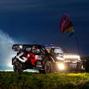 Bis in die Dunkelheit hinein führen die Tagesetappen der Central European Rally 2025 – für die Besucher gibt es Action und Unterhaltung von der ersten bis zur letzten Minute