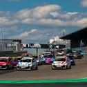 Im ADAC Tourenwagen Junior Cup machen die Nachwuchspiloten ihre ersten Schritte im Automobilsport (Foto: ADAC Tourenwagen Junior Cup)