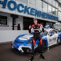 Joep Breedveld freut sich über seinen Meistertitel in der Porsche Sprint Challenge Deutschland GT4 (Foto: Porsche Sports Cup Deutschland)