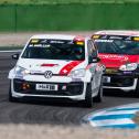 Mike Müller oder Julian Konrad, wer wird sich am Ende den Meistertitel im ADAC Tourenwagen Junior Cup holen? (Foto: ADAC Tourenwagen Junior Cup) 
