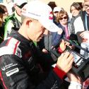 Autogramme und Interviewrunden, Fotogelegenheiten en masse und mit den Stars auf Augenhöhe: Das große Come Together nach WP1 am Donnerstagmittag in Bad Griesbach Therme war eine gelungende Welcome-Party für die Rallye-Weltmeisterschaft