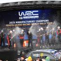 Sektdusche bei der Flower Ceremony im österreichischen Peilstein für die ersten drei der Gesamtwertung: Kalle Rovanperä (FIN) / Jonne Halttunen (FIN), Toyota GR Yaris Rally1, Ott Tänak (EST) / Martin Järveoja (EST), Hyundai i20 N Rally1 und Elfyn Evans (G