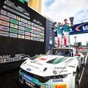 Großer Jubel: Salman Owega und Finn Wiebelhaus - die ADAC GT Masters Champions 2025