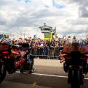 Bei der neuen Paddock-Tour am Sachsenring blicken Fans hinter die Kulissen der MotoGP