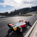 Charlie Wurz (16/AUT/Prema Racing) fährt in die legendäre Eau-Rouge-Passage