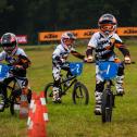 Beim Schnuppertraining der ADAC MX Academy powered by KTM üben die Kinder zunächst auf BMX-Fahrrädern, bevor sie das erste Mal auf einem Crossbike sitzen dürfen