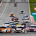 Enges Feld beim zweiten TCR-Rennen am Sonntag am Red Bull Ring