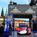 Der tschechische Staatspräsident Petr Pavel gab vor der Kulisse des Präsidentenpalastes auf dem Hradchin das Startsignal für die zweite Auflage der Central European Rally