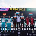 v.l.: Julien Apothéloz, Oscar Tunjo, Valentino Catalano, Oliver Brinkmann (Teamvertreter DRK Engineering), Robin Rogalski, Markus Pommer, Gary Hauser und Matthias Lüthen (Sieger Trophy)