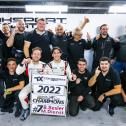 Die Champions Marvin Dienst (links) und Berkay Besler mit ihrem Team Toksport WRT