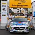 Jari Huttunen: In seinem Opel ADAM Cup fühlt er sich noch wohler als beim Siegerinterview