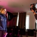 Motorrad-Talent Anina Urlaß beim Videodreh im Studio