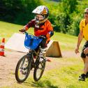 Erste Fahrversuche auf der Strecke mit dem BMX-Fahrrad