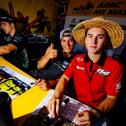 ADAC MX Masters, Tensfeld, Henry Jacobi ( Deutschland / Husqvarna / STC Husqvarna Racing ) und Hunter Lawrence ( Australien / Honda / KMP-Honda-Racing ) schreiben Autogramme beim ADAC MX Masters