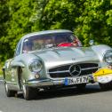 Lichter fährt einen Mercedes-Benz 300SL