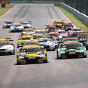 Fans duellieren sich mit Motorsportlern, Sim-Profis und Special Guests ©RaceRoom