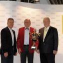 CRPA (Auto) Jürgen Kornrumpf (Gesamtsieger Autombil) mit ADAC Oldtimer-Referent Prof. Dr. Mario Theissen (l) und Wolf-Otto Weitekamp, Serienkoordinator der ADAC Oldtimer-Automobilserien (r)