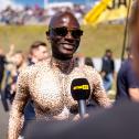 Das internationale Topmodel Papis Loveday schaute bei der DTM vorbei