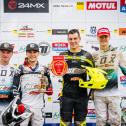 Das Gesamtpodium im ADAC MX Youngster Cup (von links): Mike Gwerder, Gesamtsieger Oriol Oliver, Tabellenführer Cato Nickel und Edvards Bidzans