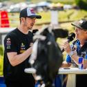 Adam Sterry ( Großbritannien / KTM / KTM Sarholz Racing Team ) und Crew, Moderator Thomas Deitenbach beim ADAC MX Masters