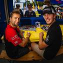 Maximilian Nagl ( Deutschland / Honda / KMP Honda Racing powered by Krettek ) und Maximilian Spies ( Deutschland / KTM / Kosak Racing Team / ADAC Berlin Brandenburg e.V. ) schreiben Autogramme beim ADAC MX Masters