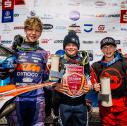 Tageswertung beim ADAC MX Junior Cup v.l.n.r.: Ricardo Bauer ( Österreich / KTM ), Lucas Leok ( Estland / Husqvarna / Team #111 ) und Ryan Oppliger ( Schweiz / KTM / Oppliger Racing Sàrl )
