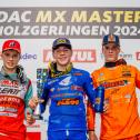 Tageswertung beim ADAC MX Junior Cup 125ccm v.l.n.r.: Alessandro Caspari ( Italien / KTM / Kosak Racing Team ), Gyan Doensen ( Niederlande / KTM / Racestore KTM Factory Rookies Team ) und Vaclav Janout ( Tschechien / KTM )