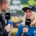 Moderator Lukas Gajewski im Interview mit Fiona Hoppe ( Deutschland / Husqvarna ) beim Finallauf der EMX Women