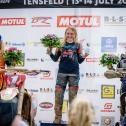 Tageswertung beim EMX Women Final 125 v.l.n.r.: Nellie Fransson ( Schweden / Yamaha ), Elsa Andersson-Lof ( Schweden / KTM ) und Rosalita Hovind ( Norwegen / Yamaha )