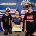 Maximilian Nagl ( Deutschland / Triumph / DÖRR MOTORSPORT TRIUMPH RACING POWERED BY KRETTEK ) und Maximilian Spies ( Deutschland / KTM / BECKER RACING ) beim ADAC MX Masters mit Janine, Konditorin der Torte, 150 ADAC MX Masters Veranstaltung