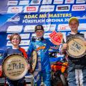 Tageswertung beim ADAC MX Junior Cup v.l.n.r.: Harry Dale ( Großbritannien / KTM ), Lucas Leok ( Estland / Husqvarna / Team #111 ) und Jarno Jansen ( Schweiz / GasGas / SixtySeven Racing Husqvarna )