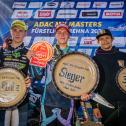 Tageswertung beim ADAC MX Youngster Cup v.l.n.r.: Maximilian Ernecker ( KTM / Österreich / SixtySeven Racing Husqvarna ), Lyonel Reichl ( Schweiz / Husqvarna / Bauerschmidt Husqvarna ) und Quentin Prugnieres ( Frankreich / KTM / WZ‐RACING KTM ) beim ADAC 