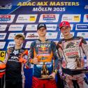 Tageswertung beim ADAC MX Junior Cup 125 v.l.n.r.: Moritz Ernecker ( Österreich / KTM / KTM SARHOLZ RACING TEAM ), Raivo Laicans ( Lettland / GasGas / STURM STC RACING ) und Ian Ampoorter ( Belgien / GasGas / F4E GASGAS JUNIOR RACING TEAM )