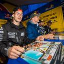 ADAC MX Masters Aichwald, Autogrammstunde mit Dennis Ullrich ( KTM / Deutschland ), Thomas Kjer Olsen ( Husqvarna / Dänemark ), Maximilian Nagl ( Husqvarna / Deutschland ) und Harri Kullas ( KTM / Finnland )