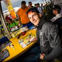 ADAC MX Masters, Holzgerlingen, Dennis Ullrich ( Deutschland / KTM / KTM Sarholz Racing Team ) schreibt Autogramme beim ADAC MX Masters