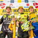 ADAC MX Masters, Holzgerlingen, Siegerehrung, Maximilian Nagl ( Deutschland / Rockstar Energy Husqvarna Factory Racing ), Jeremy Seewer ( Schweiz / Suzuki / Team Suzuki World MX2 ) und Hunter Lawrence ( Australien / Suzuki / Team Suzuki World MX2 )