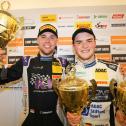Luke Wankmüller (r.) feierte mit Teamkollege Tim Heinemann den ersten Sieg in der ADAC GT4 Germany