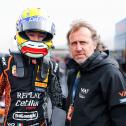 Brando Badoer (15/ITA/Van Amersfoort Racing) kurz vor Rennstart mit seinem Vater, dem ehemaligen Formel-1-Piloten Luca Badoer