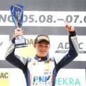 Taylor Barnard (18/GBR/PHM Racing) jubelte über seinen ersten Sieg in der ADAC Formel 4