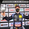 Jubel bei Luca Engstler: Der Hyundai-Pilot gewinnt in Oschersleben