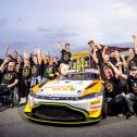 Meistermacher-Team: Prosport Racing beim Jubel über den Fahrer-Titel