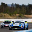 Ganz vorne: Der neue Aston Martin Vantage GT4 vor dem Audi R8 LMS GT4
