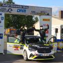Rallye-Novize: Timo Scheider und Tobias Braun bei der Siegerehrung der ADAC Rallye Stemweder Berg