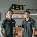 Zwei für die vier Ringe: Kelvin van der Linde (26/ZA) und Ricardo Feller (22/CH) starten für ABT Sportsline (Foto: ABT Sportsline)