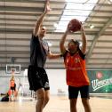 Basketball-Nationalspieler Jonas Richter von den NINERS Chemnitz im Duell mit Ayhancan Güven (l-r)